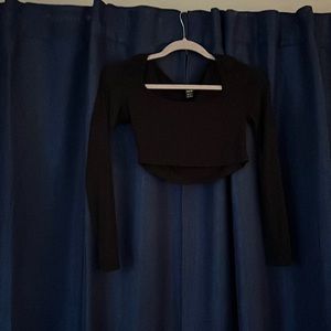 Black long sleeve crop top